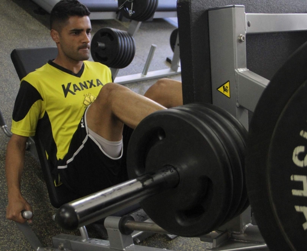 Trabalho de força na academia do HH