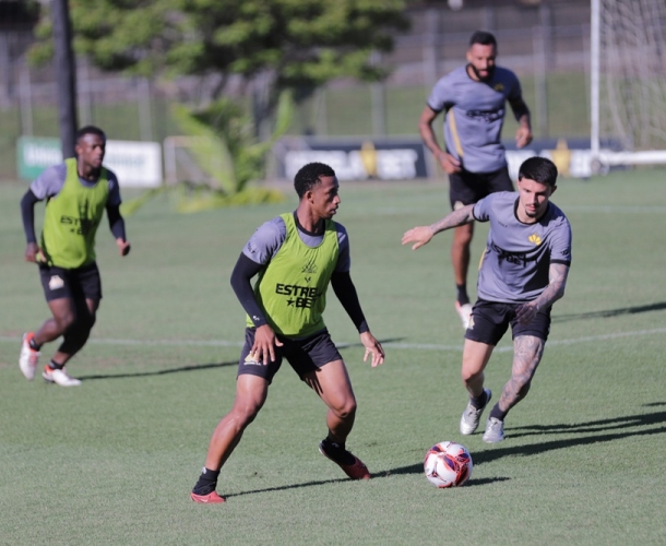 Treinamento físico e técnico na pré-temporada no CT