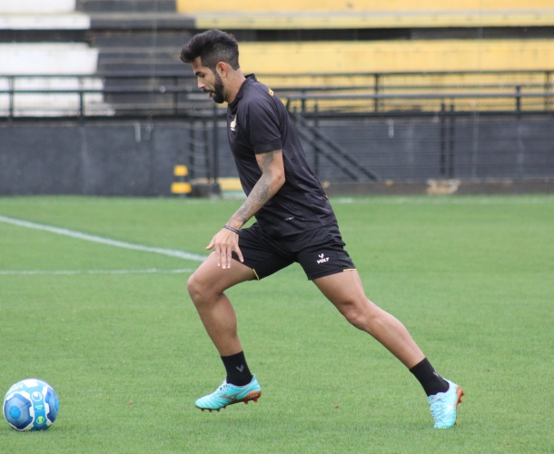 Treinamento tático no Heriberto Hülse 