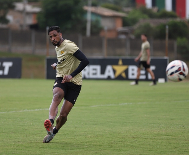 Treinamento técnico e tático na manhã de quarta