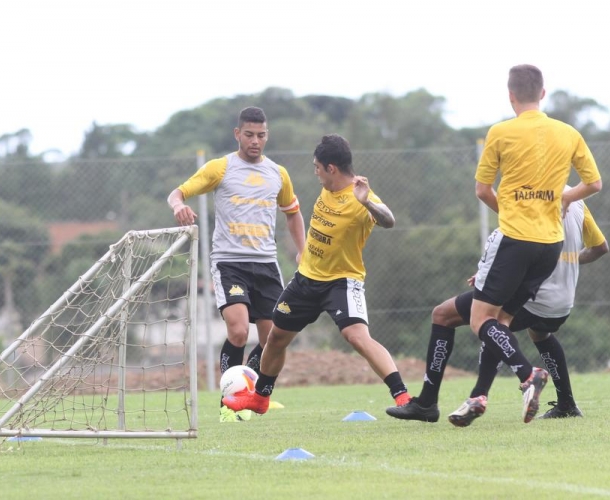 Treino físico e técnico com bola