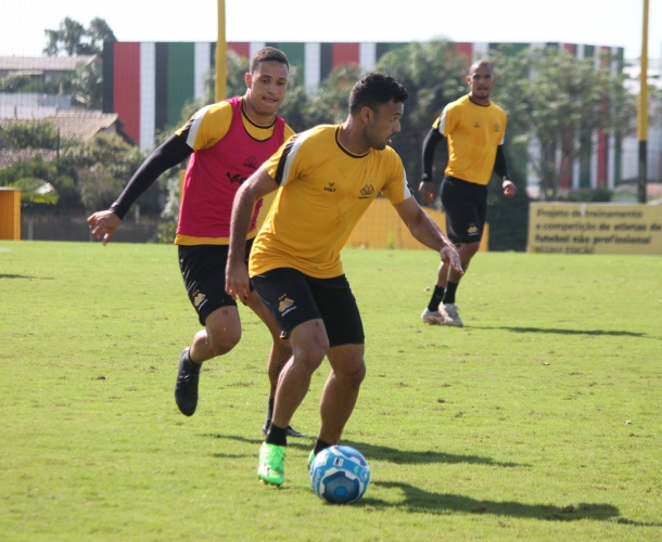 Treino no CT e início da viagem para Goiânia
