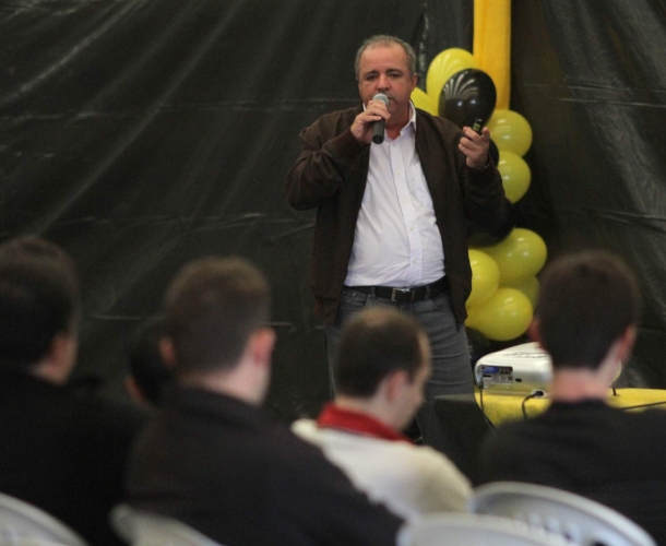 Vadão conduz palestra de liderança