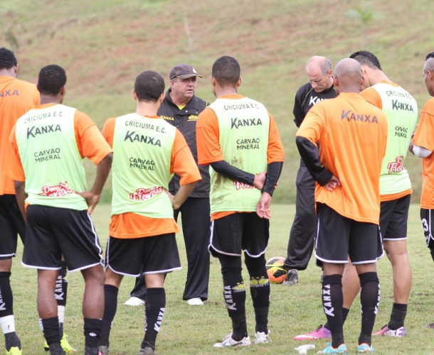 Vadão promove treino coletivo