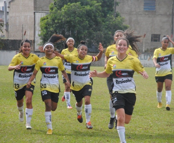 Vagas abertas para a Escolinha Feminina