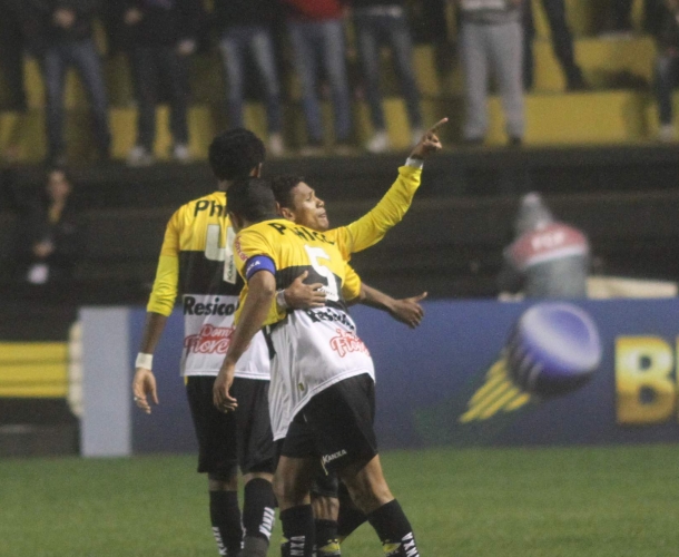 Vibrante, Tigre bate o Coritiba