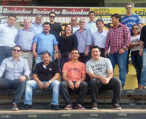 Visita ao estádio Heriberto Hülse