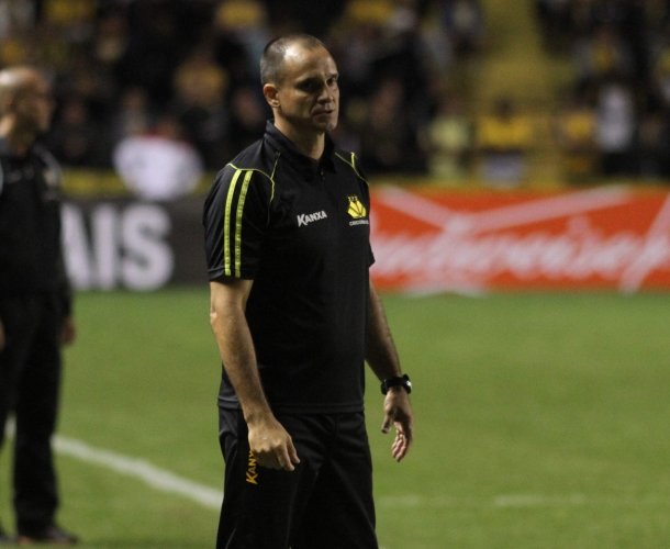 Wagner Lopes elogia dedicação dos jogadores