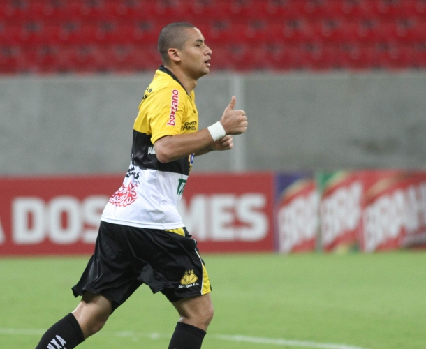 Wellington Paulista feliz com a vitória e golaço