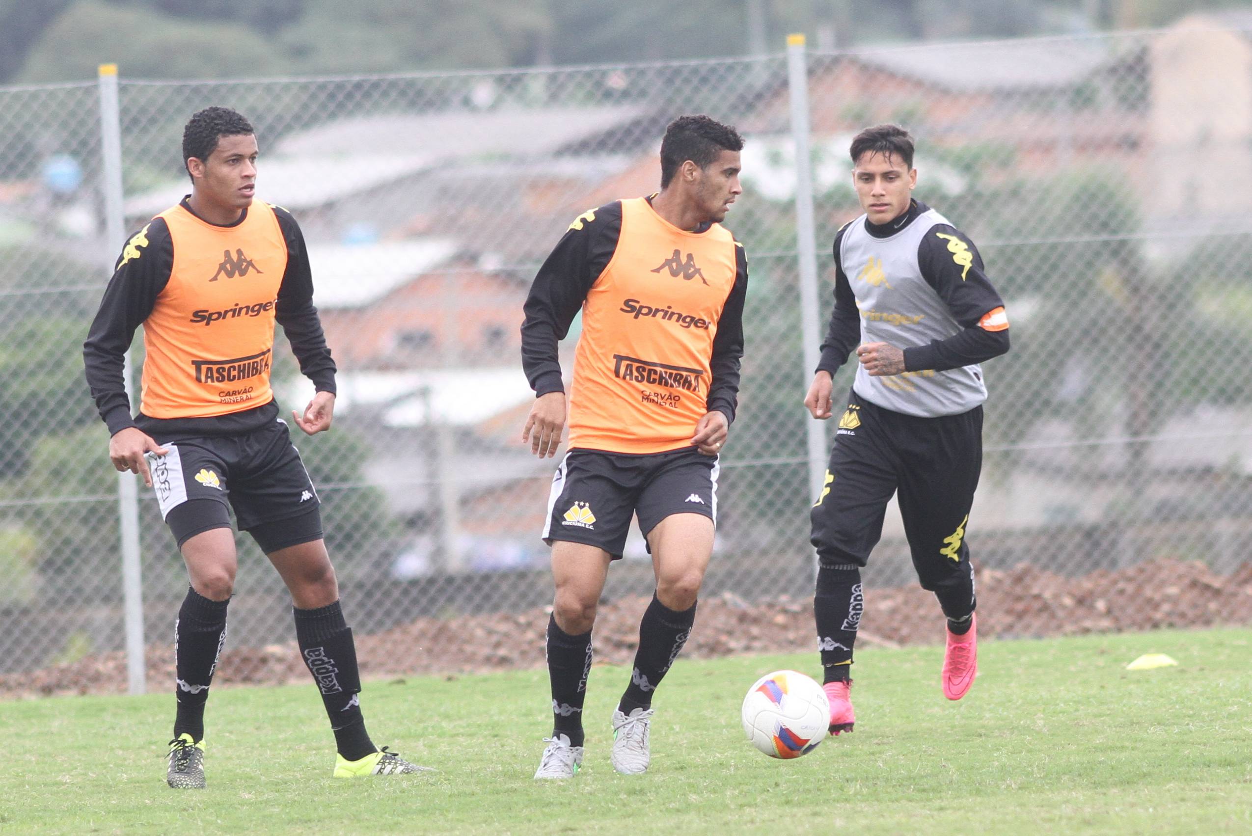 Criciúma realiza treino técnico