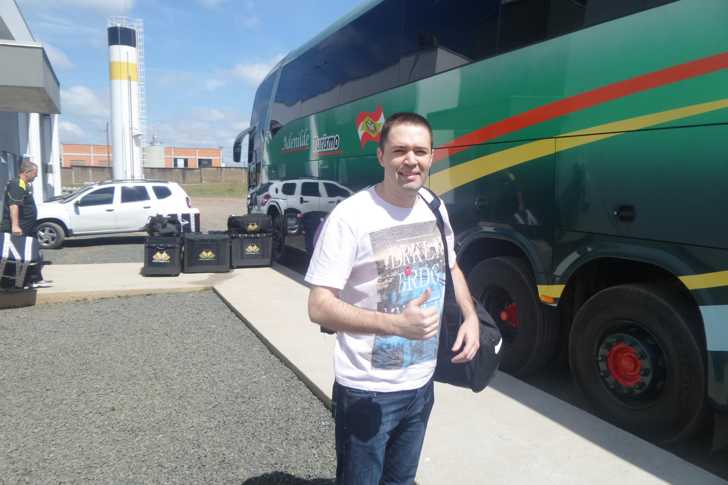 Torcedor embarca com delegação carvoeira